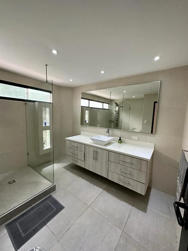Espaciosa Casa En Envigado Con Excelente Ubicacion