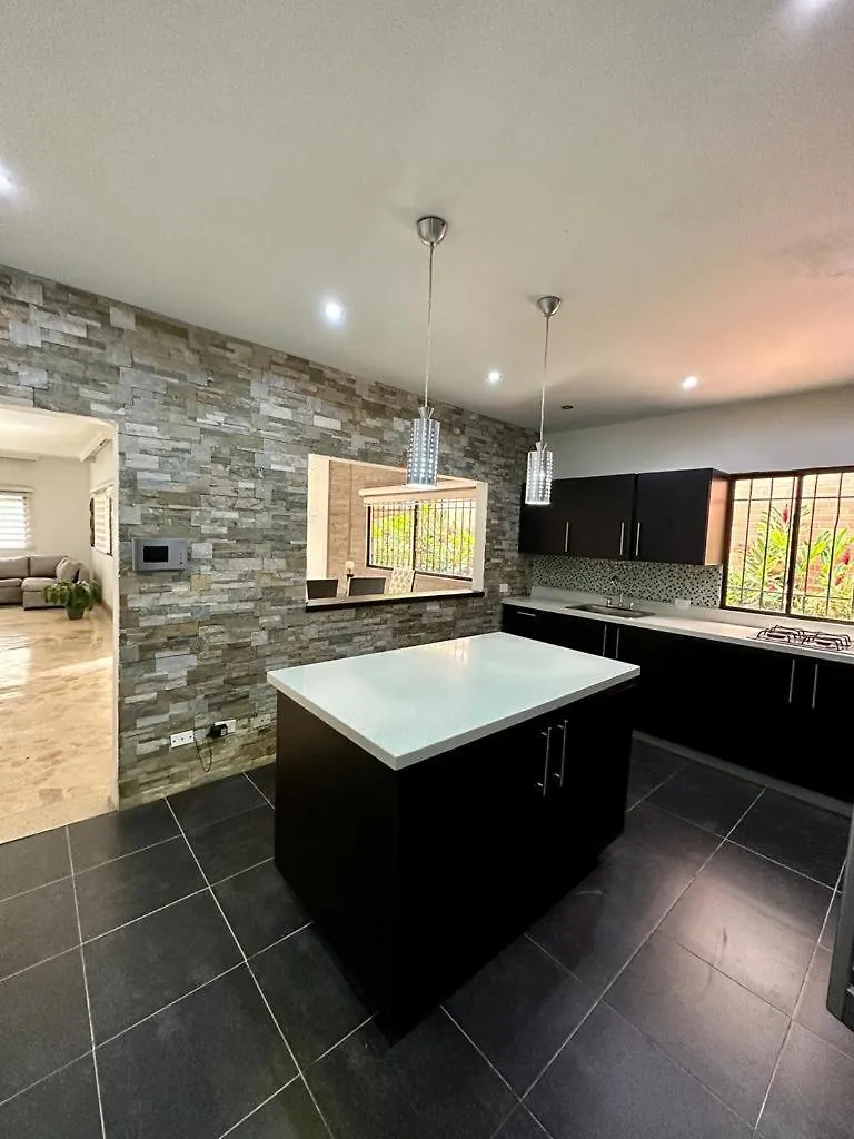 Espaciosa Casa En Envigado Con Excelente Ubicacion