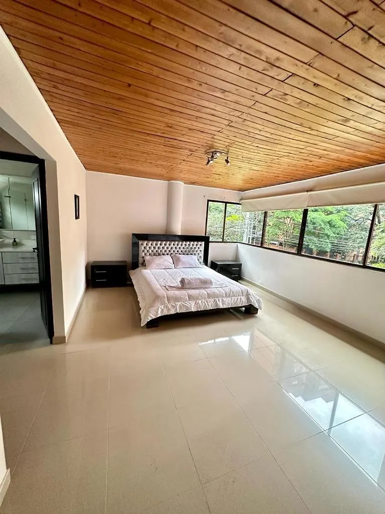 Espaciosa Casa En Envigado Con Excelente Ubicacion 0*,