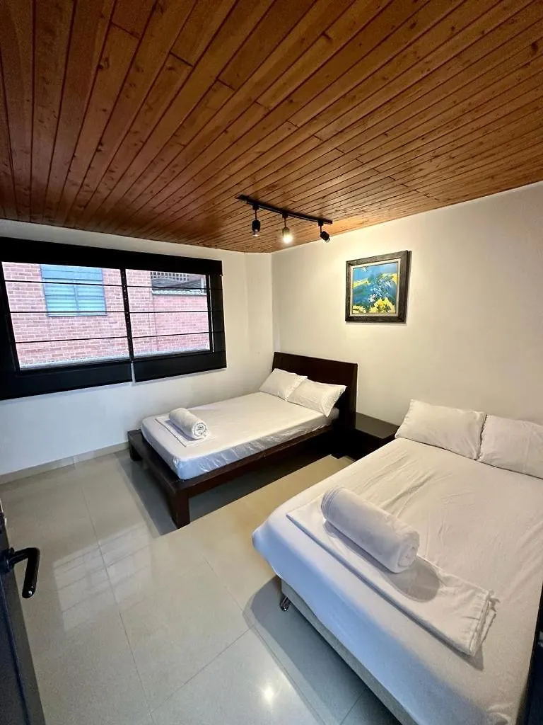 Espaciosa Casa En Envigado Con Excelente Ubicacion
