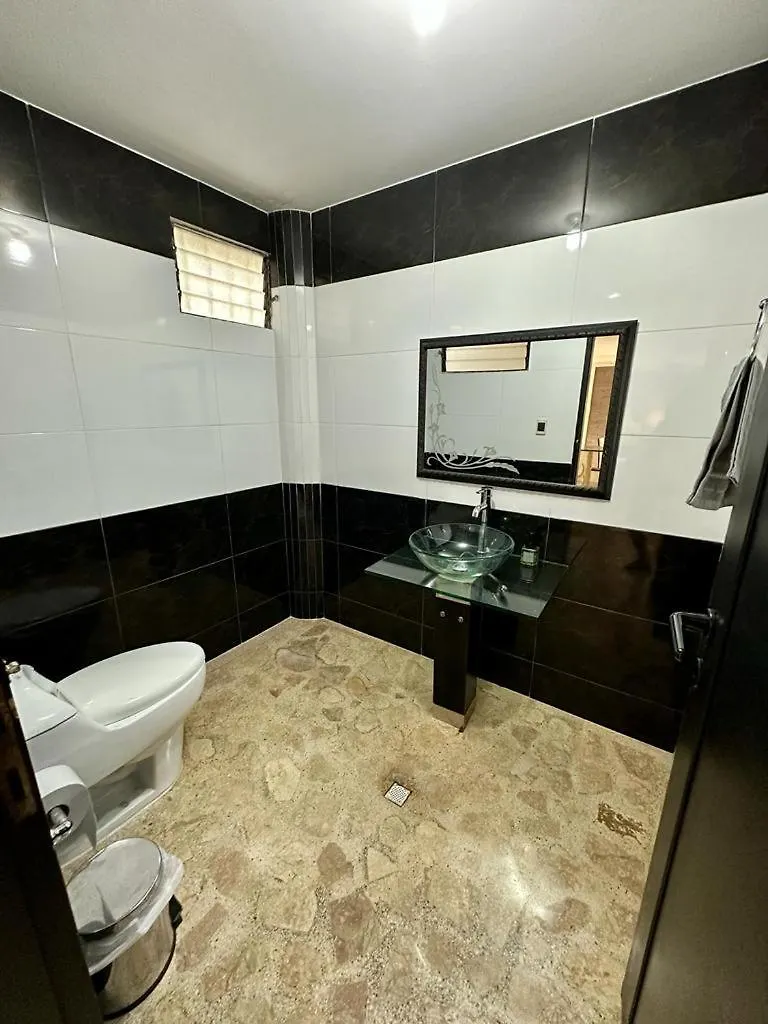 Espaciosa Casa En Envigado Con Excelente Ubicacion 0*,  Colombia