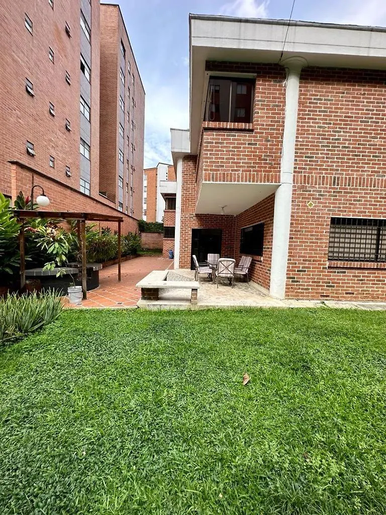 Espaciosa Casa En Envigado Con Excelente Ubicacion